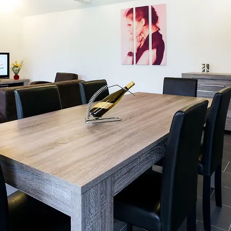 Vakantiehuis Sfk -maison Moderne-jardin-parking-10mn Strasbourg *